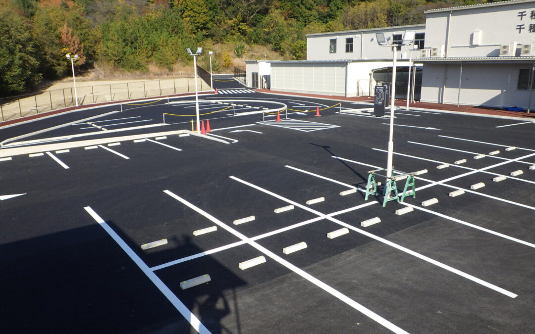 ー駐車場舗装の主な種類4つ！費用・管理上のメリットや特徴を解説ー